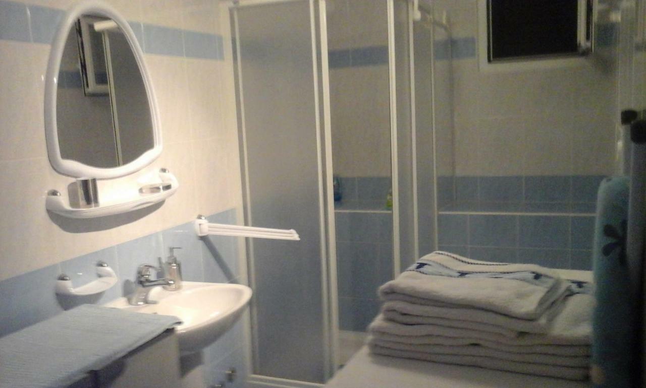 Apartmani Bozic-Omišalj Dış mekan fotoğraf